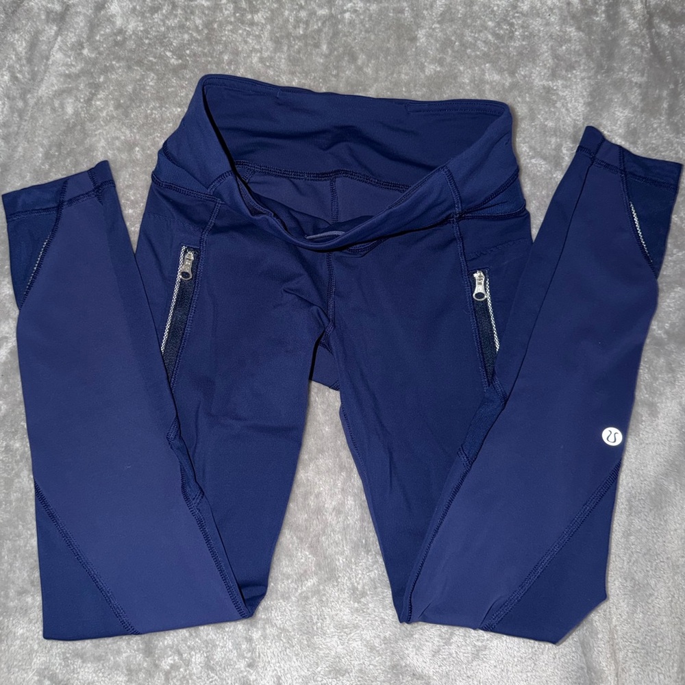 Lululemon Inspire Tight II Size 4 Hero Navy Blue side zippered pocket leggings.